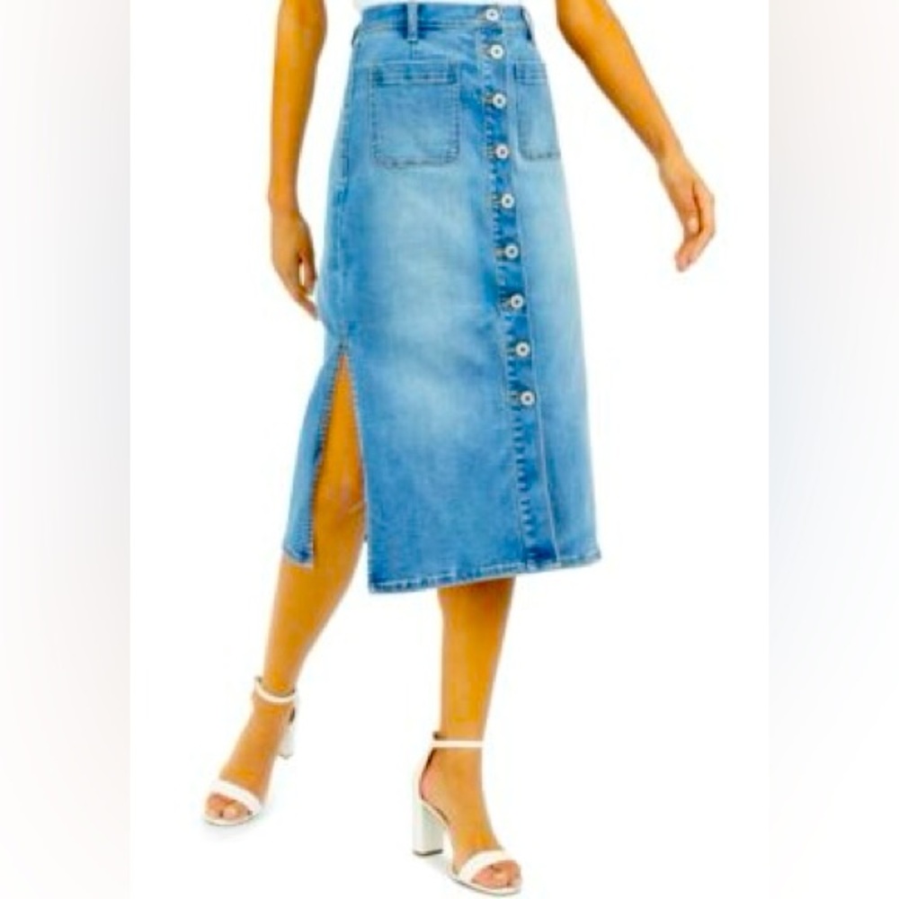 INC button down denim skirt in size 4. EUC